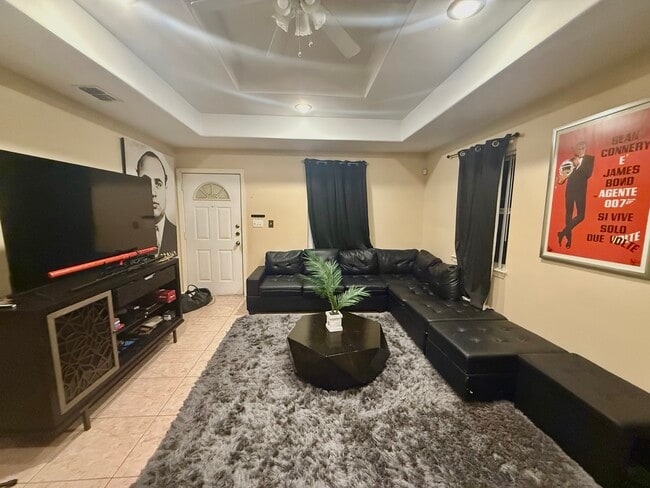 Photo - 1803 W Bronze St Apartamentos Unidad 2