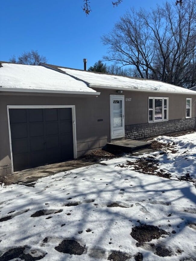 Photo - 3 Bedroom, 1 Bathroom in Kansas City