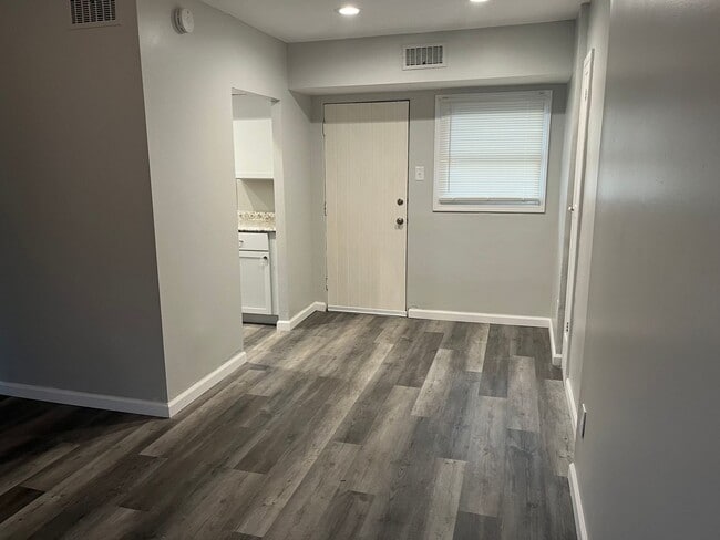 Photo - One bedroom one bath apartment in Alton