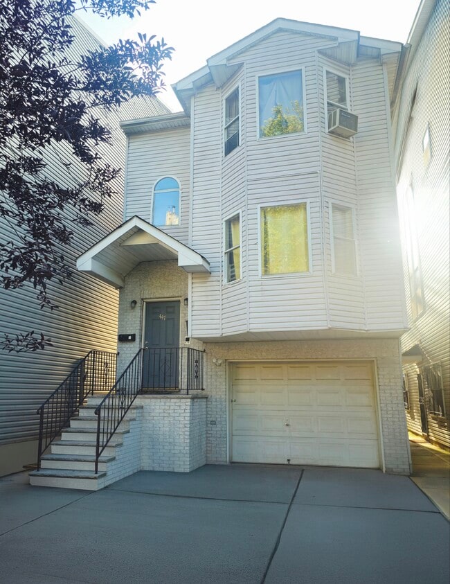 Building Photo - 447 S 18th St Unit 1 Rental