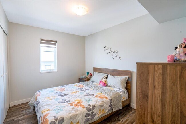 Photo - 33 Nihal Bay