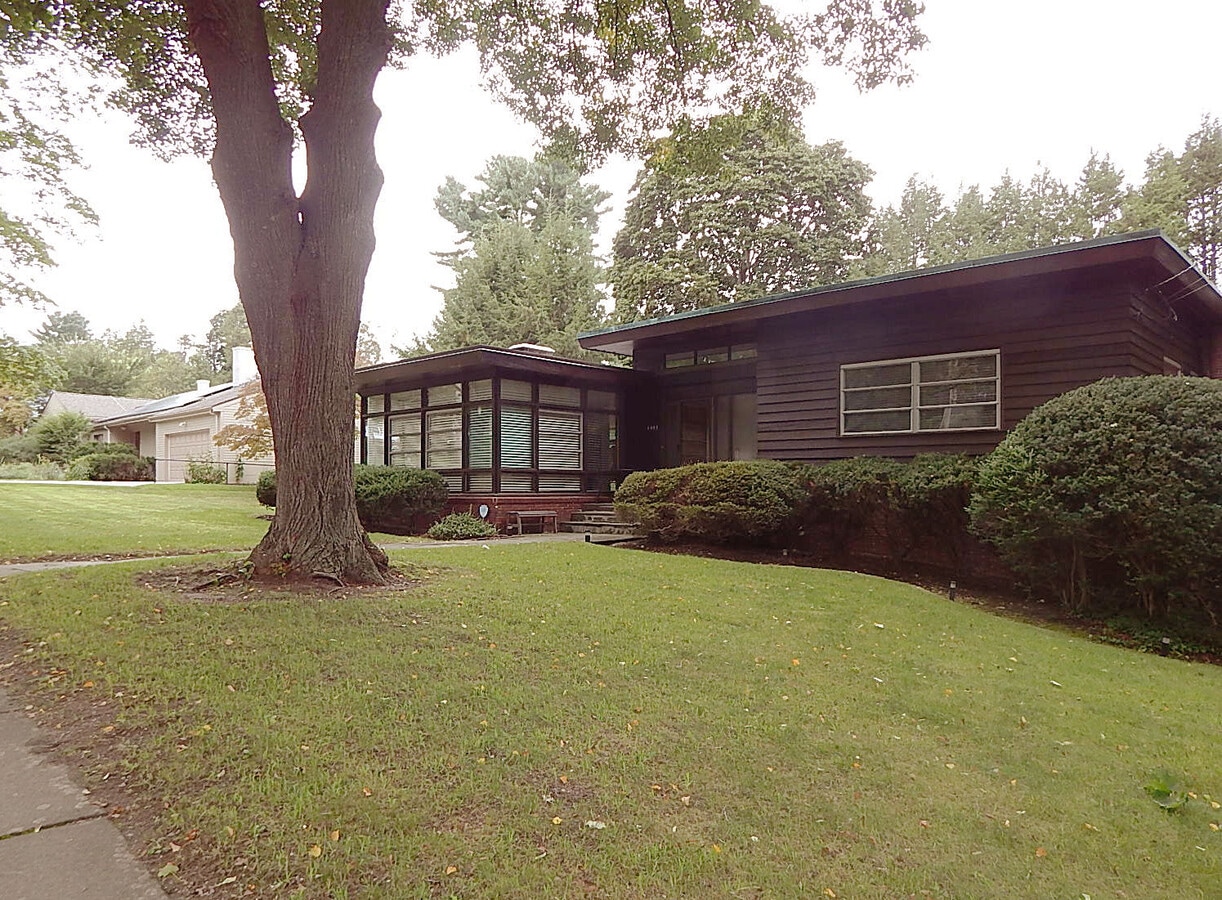 Photo - 1551 Commonwealth Ave