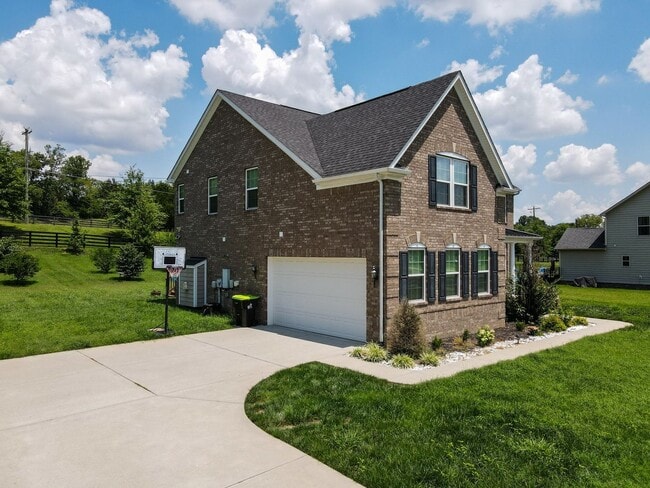 Photo - **RARE, EXECUTIVE HOME ON OVER HALF AN ACR...