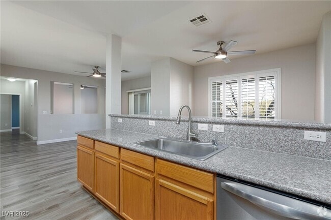 Building Photo - 905 Domnus Ln Unit 101 Rental