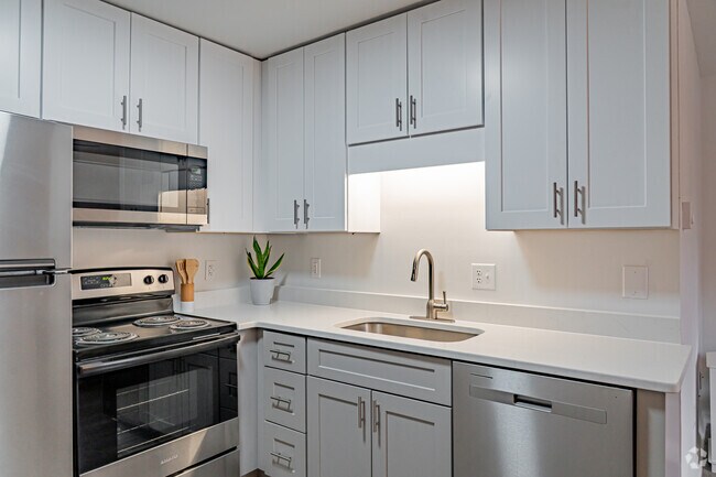 1BR, 1BA - 650SF - Kitchen