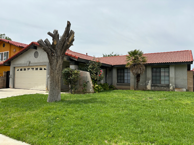 Building Photo - 1325 E Ave J-12 Rental