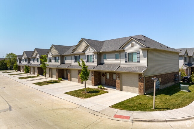 Building Photo - Garland Apartments