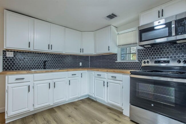 Photo - 5807 Mayo Dr