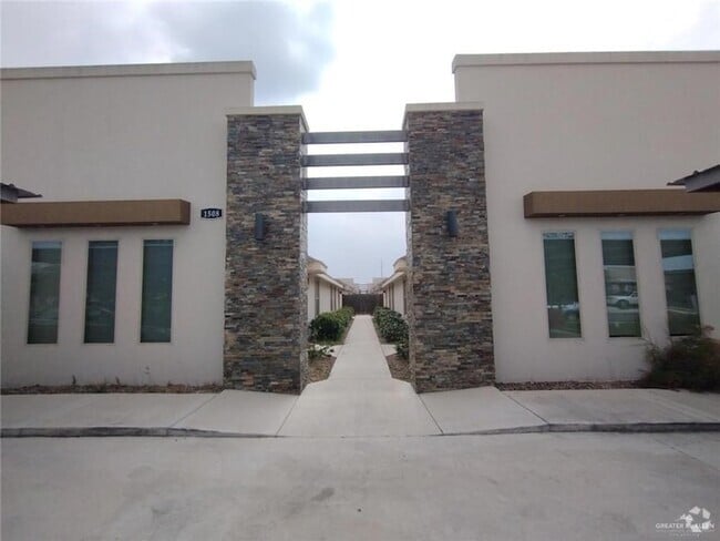 Building Photo - 1508 Coyote Hls Unit 1 Rental