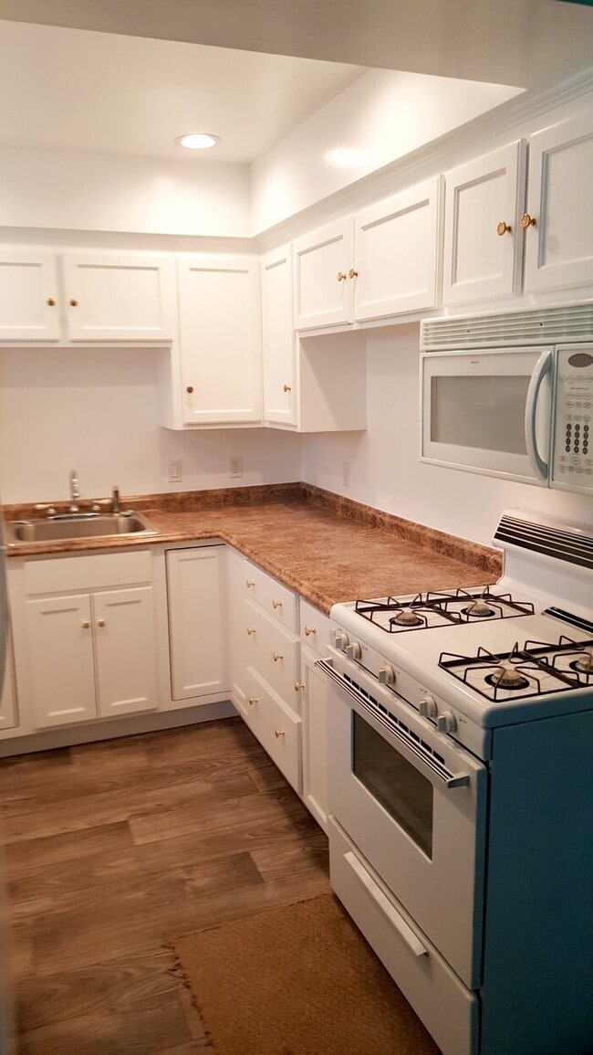 Photo - 564 Riverside Ave