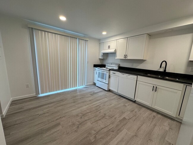 Photo - 1527 Santiam Hwy SE Unit Santiam 1527 #2