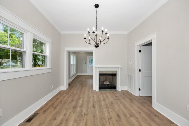 Photo - 600 McCullough Ave NE