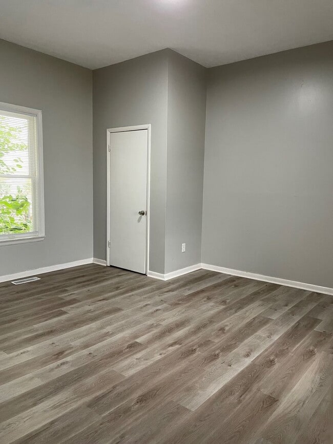 Photo - 592 E 3rd Ave