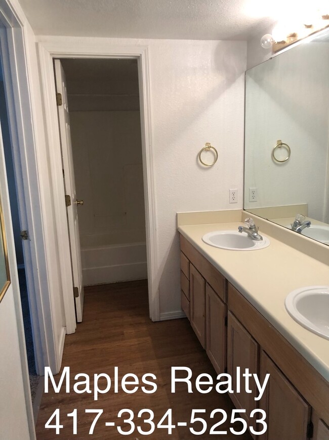 Photo - Branson MO 2 bed / 2 bath loft style condo with Lake Taneycomo view!