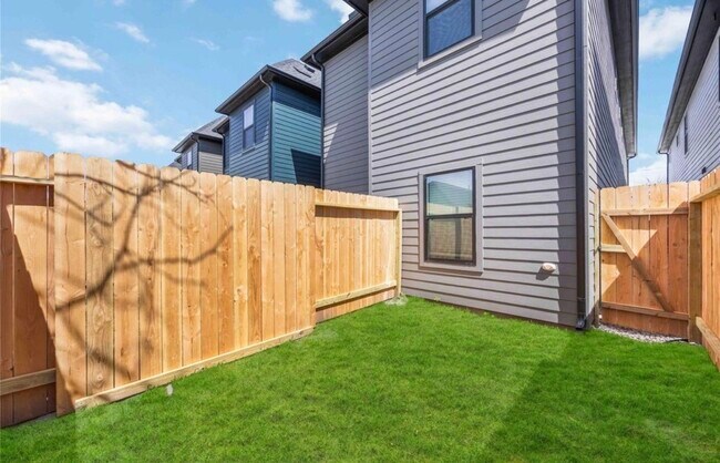 Photo - 8011 Cora St