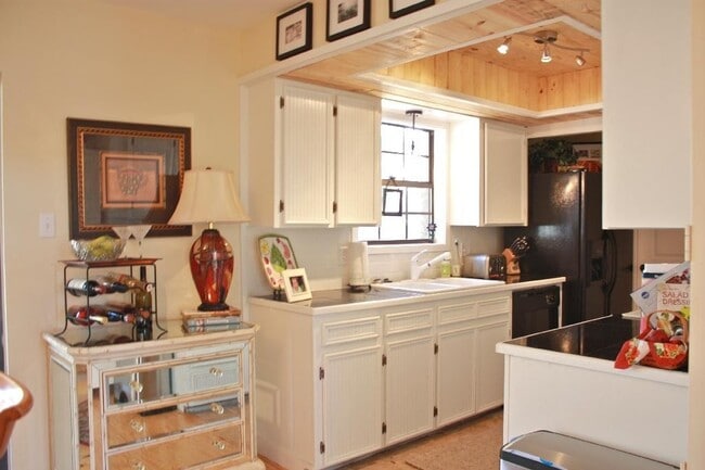 Photo - 122 Lynne Therese Cir