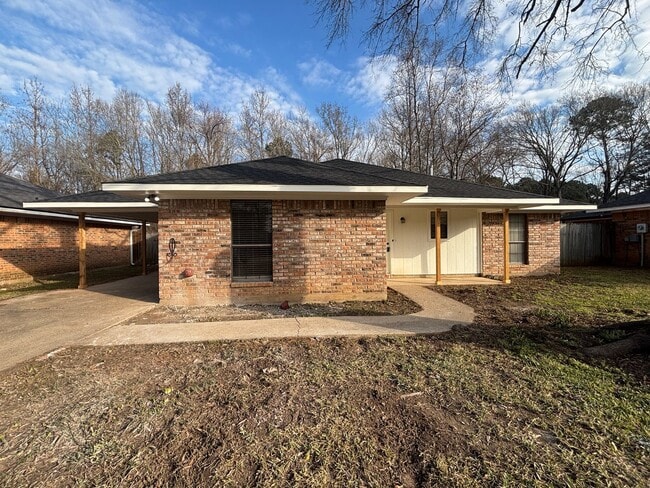 Building Photo - THIS HOME IS READY TO STEAL YOUR HEART WITH IT'S CHARM.