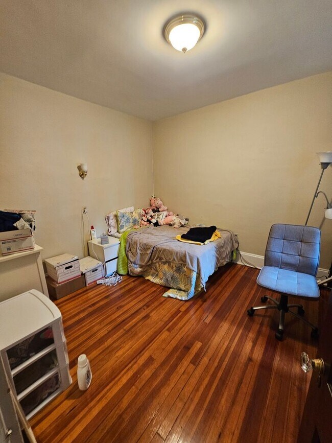 Photo - No Brokers Fee, Heat, Hot Water Included, Steps from BU Main Campus