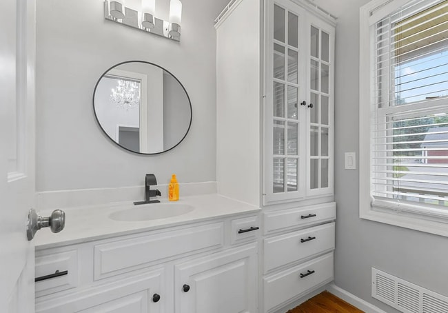 Photo - 1900 Vernon Dr S