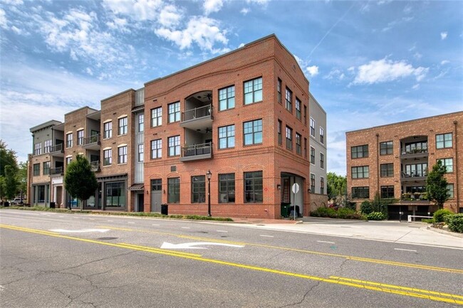 Building Photo - 1180 Canton St Unit 3B Rental