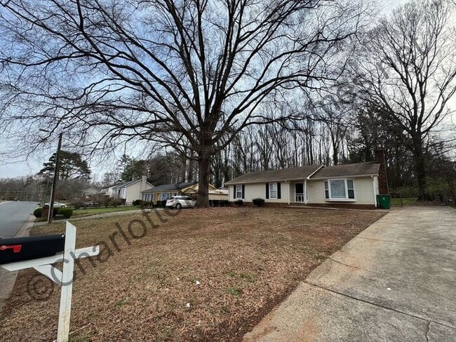 Building Photo - Nice 3 bedroom 2 bathroom home in Charlotte!