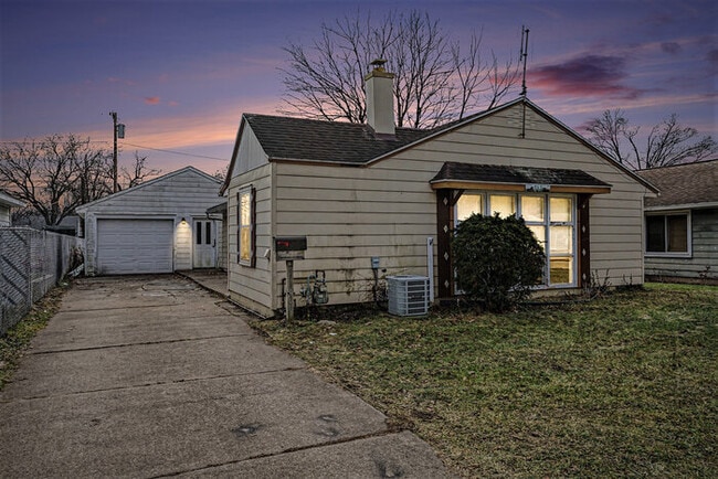 Photo - Charming 3-bedroom, 1-bath gem in the heart of Mishawaka!