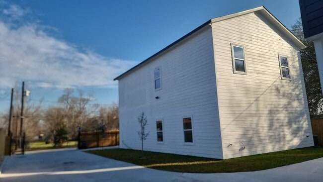 Photo - 5130 Clover St