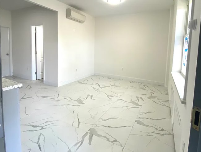 Building Photo - 8279 164th Pl Unit 1