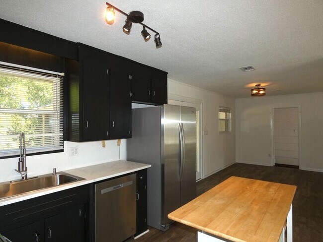 Photo - 3460 Rothschild Dr