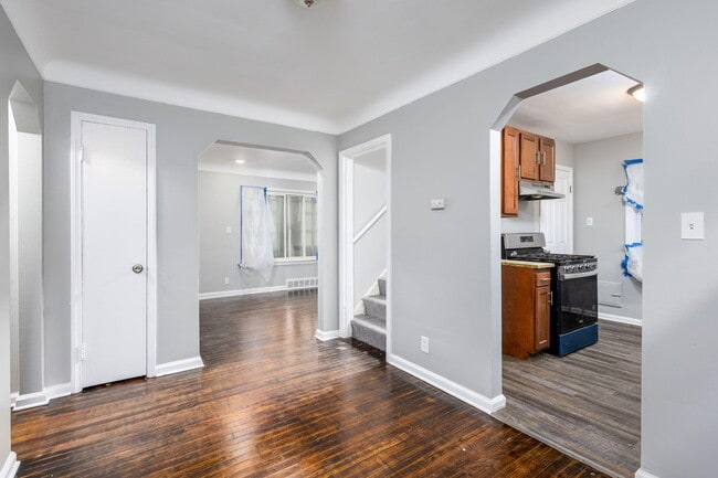 Photo - 21195 Behrendt Ave