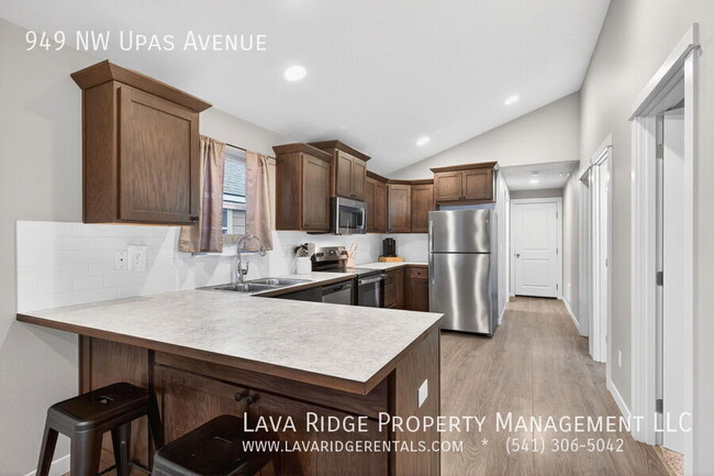 Photo - 949 NW Upas Ave
