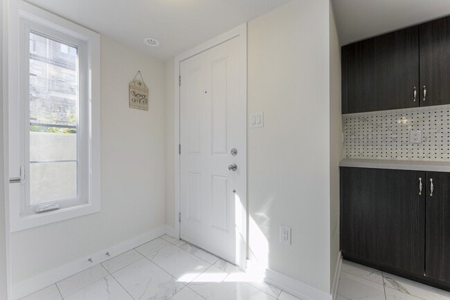 Photo - 2355-2355 Sheppard Ave W