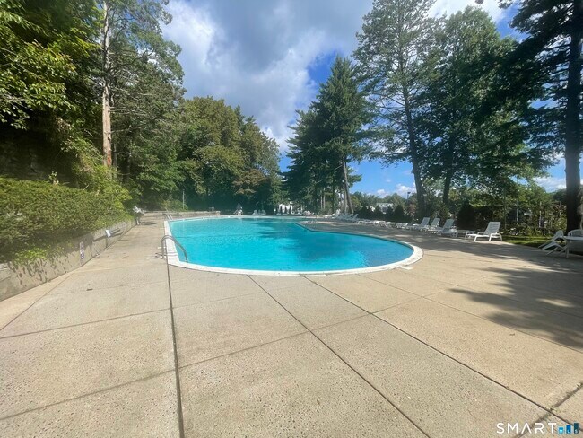 91 Strawberry Hill Ave Unit 424