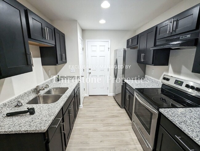 Photo - 938 Ardoon St