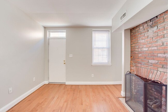 7 E Hamburg St