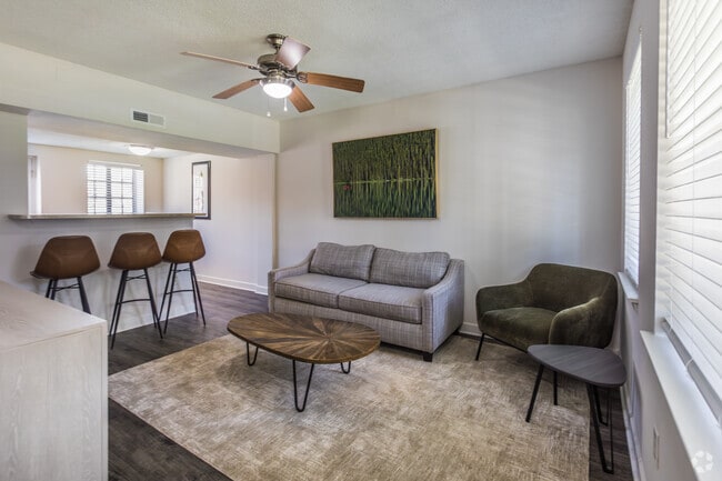 1BR, 1BA - 782SF - Living Room - Uptown Square Apartments