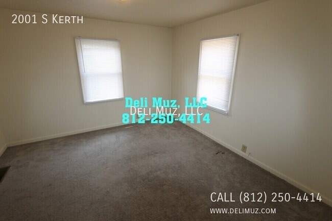 Photo - 2001 S Kerth-