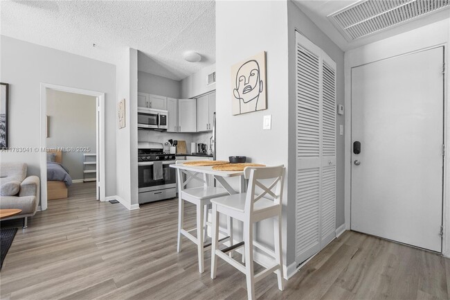 Photo - 1320 Drexel Ave Condo Unit 305