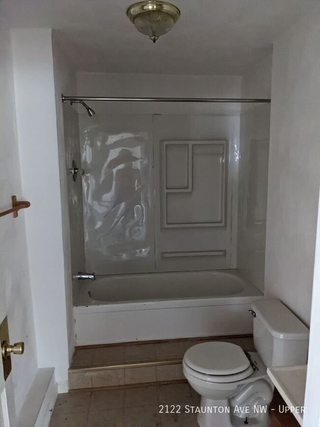 2122 Staunton Ave NW Unit Upper