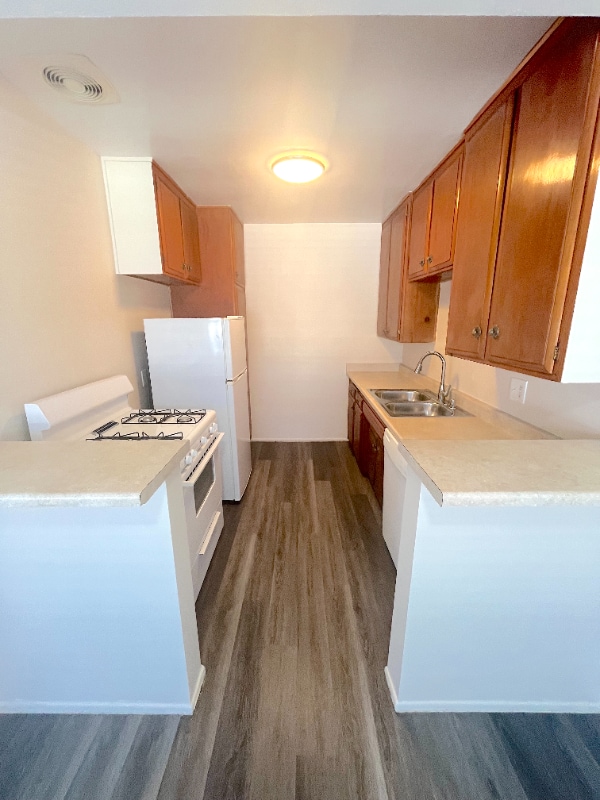 Photo - 2115 Placentia Ave Unidad 24