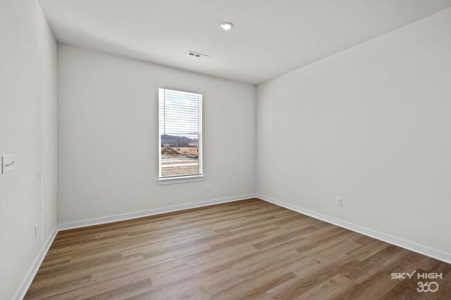 Photo - 301 S Neon Ave