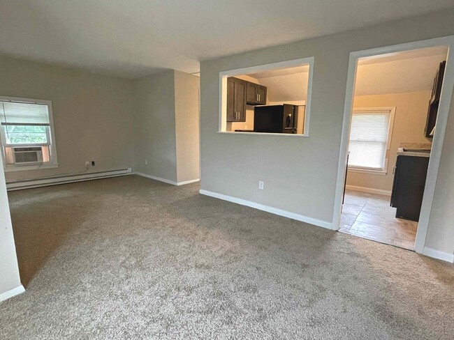 Building Photo - 360 Colonial Rd Unit Apt A