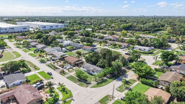 Photo - 307 NW 6th St