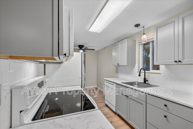 Photo - 12600 SE Freeman Way Unit 3,  28 - 1