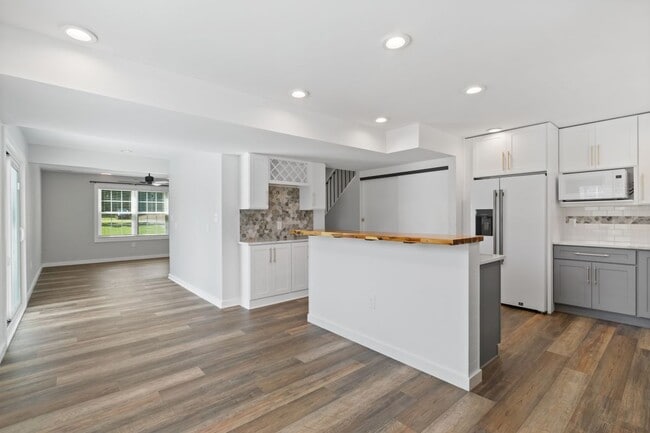 Photo - 680 Chestnut Springs Ln