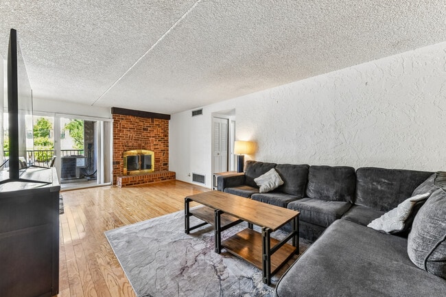 Photo - 805 29th St Unit #262
