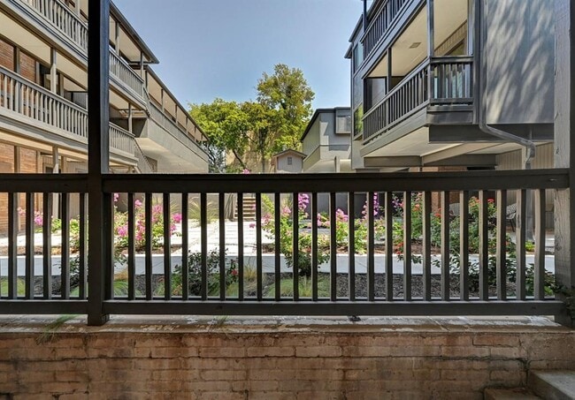 Photo - 3301 Red River St Unidad 308