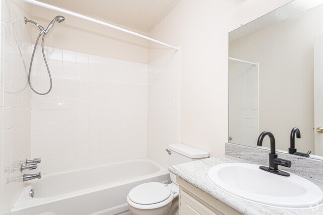 2 BR, 2 BR - 987 SF