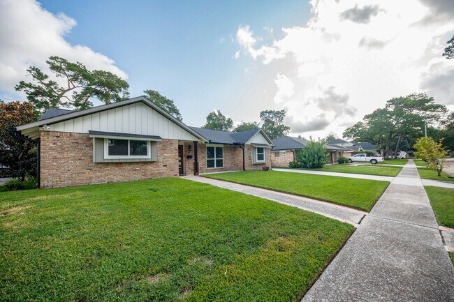 Photo - 926 Chantilly Ln