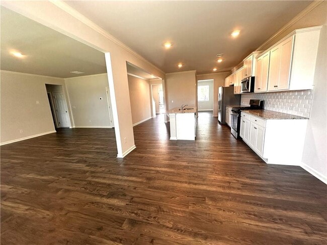 Photo - 140 Landsdowne Way SE